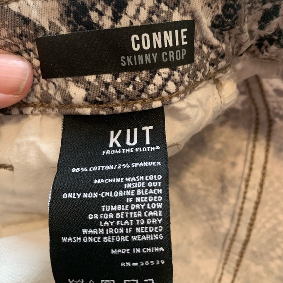 Neutral Snake Print “Connie” Skinny Crop Jeans { Kut From The Kloth } - Picture 7 of 8